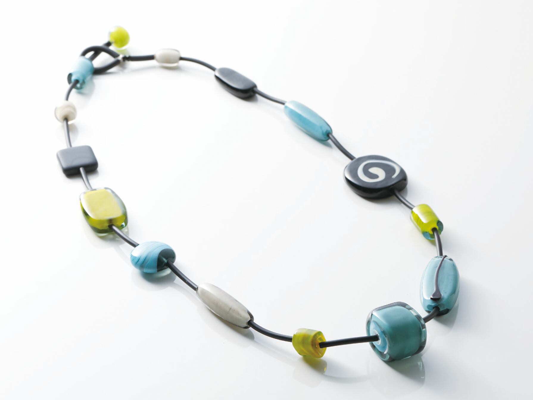 【Tullia (トゥリア)】 ロングネックレス (ブルー&イエロー)