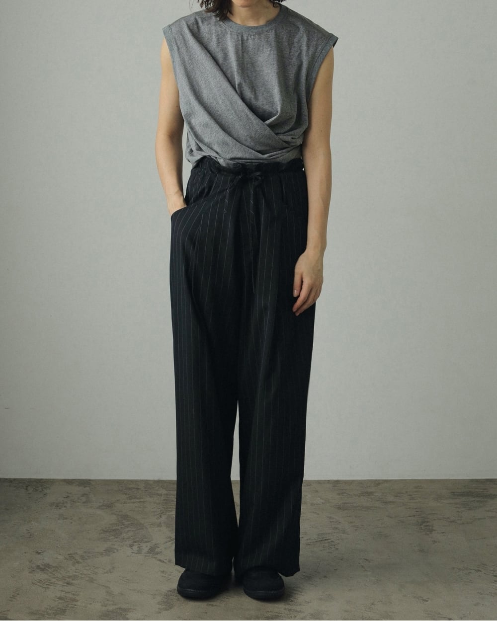 新品未使用 完売品anuke PaddingLoose Pants38タグ付き ànuke online store（アンヌーク） / Padding Loose PantsPadding