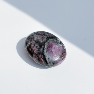 ピンクガーネットinマトリックス パームストーン22◇ Pink Garnet in Matrix ◇ 天然石・鉱物・パワーストーン