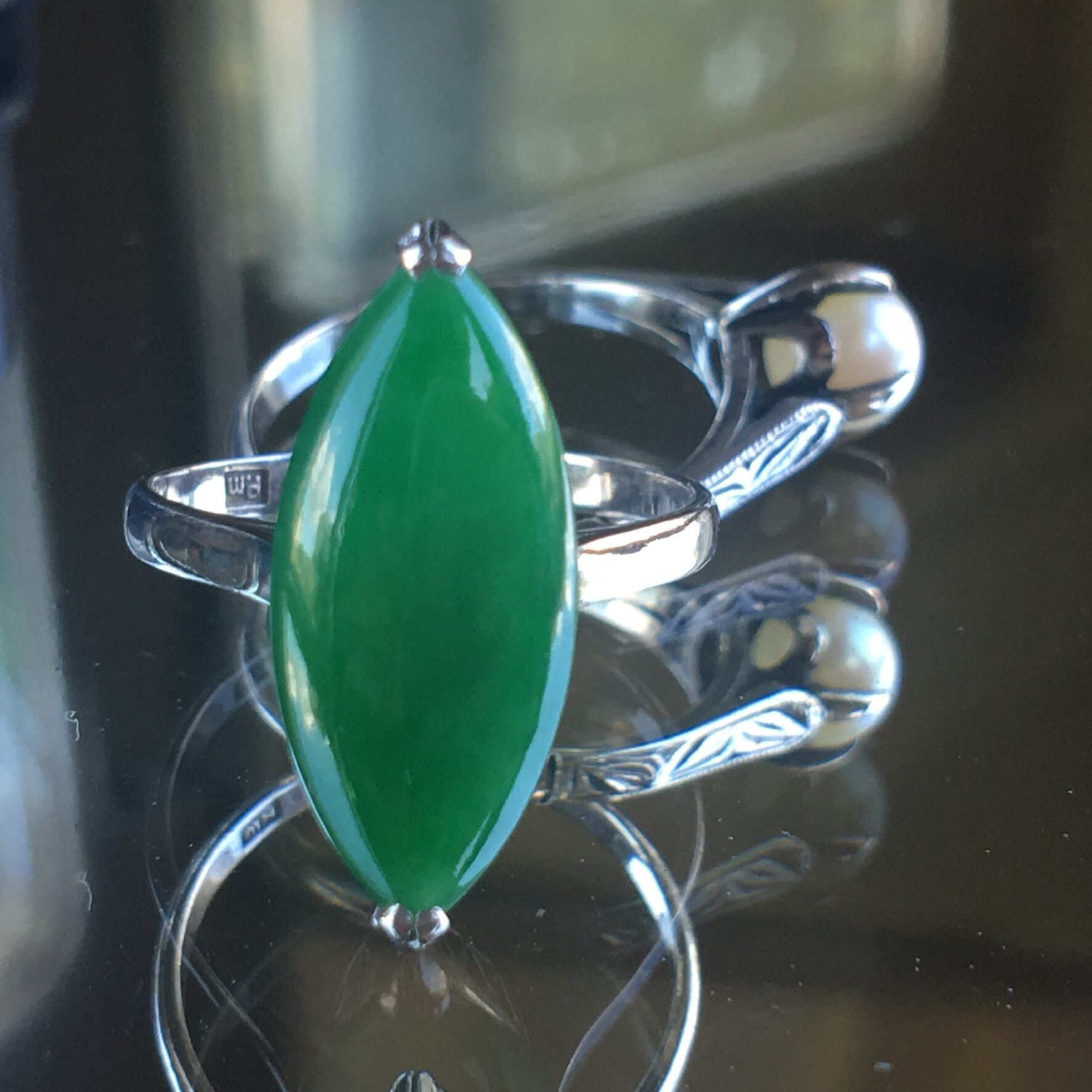 ヴィンテージ プラチナ台に天然翡翠のリング