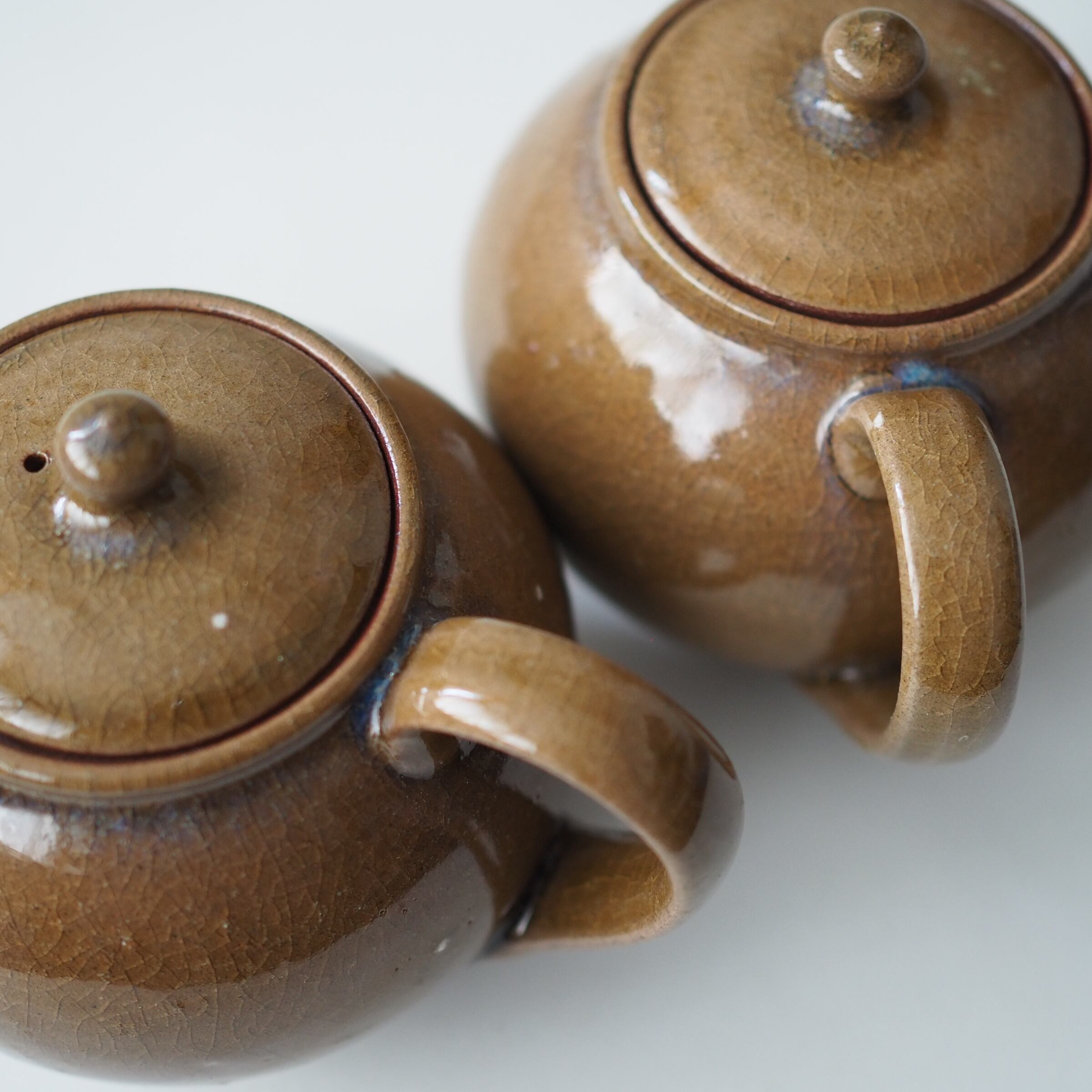 田谷直子 ポット(灰釉・はちみつ・黒ルリ) | H.works