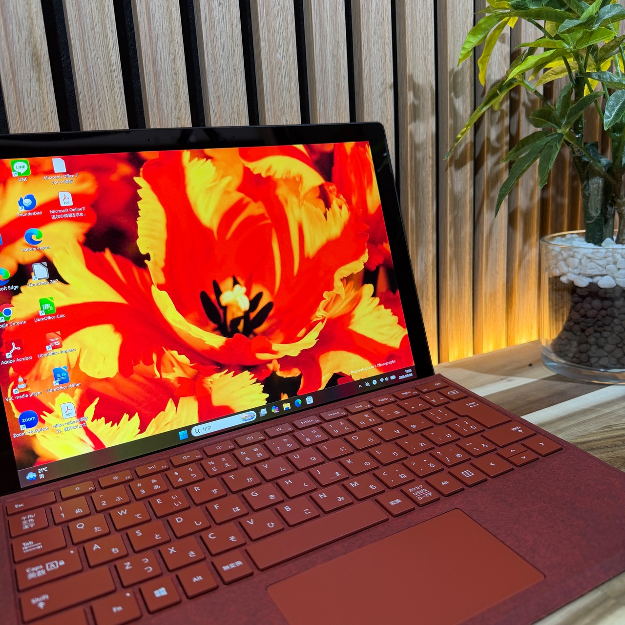 ☘希少ブラックレッド‼️Surface Pro7+☘️タッチパネル☘️メモリ8GB☘️SSD256GB☘️11世代☘️2in1☘️ノートパソコン