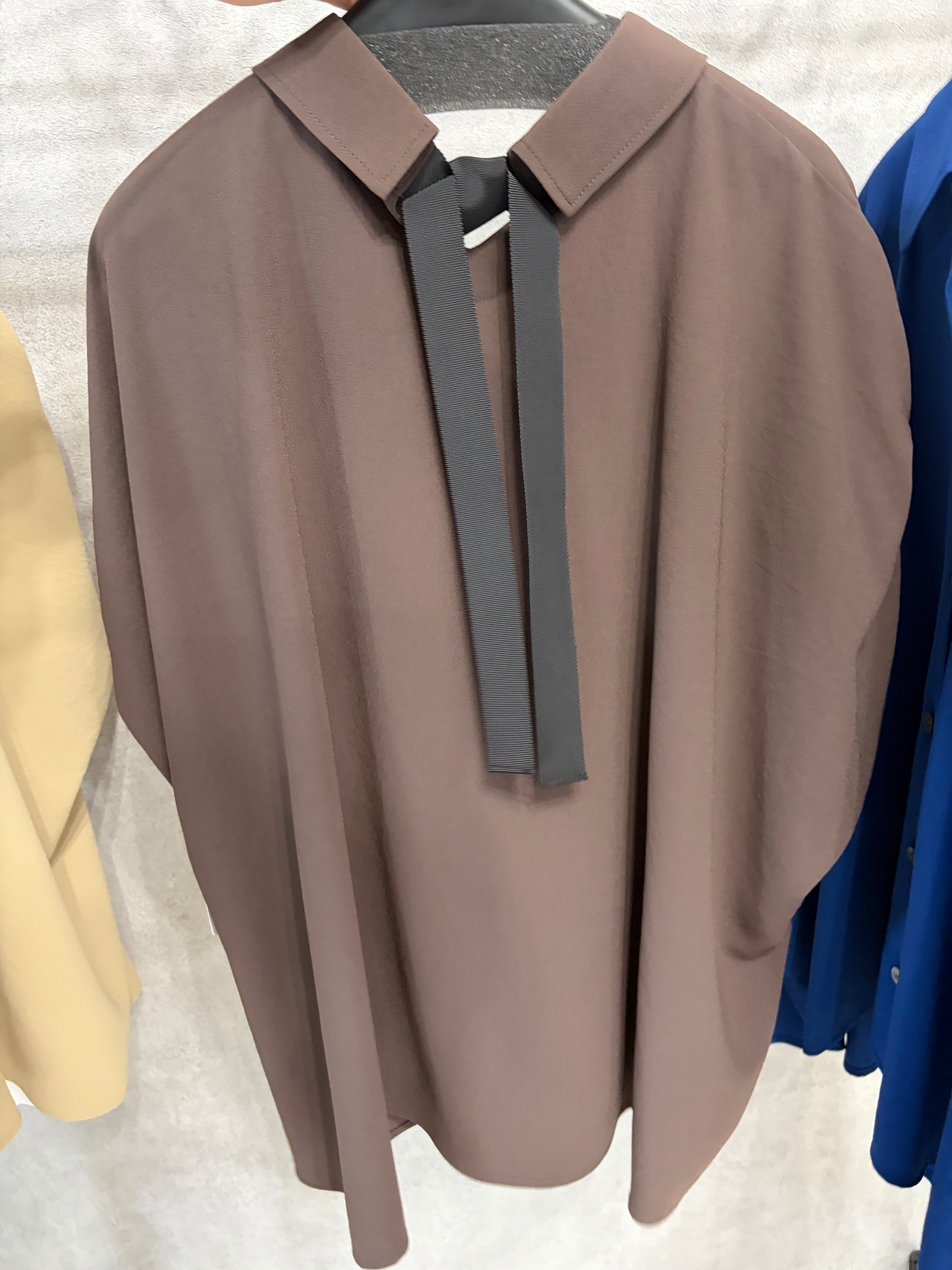 【ROBE】ノルディス　バックテープシャツブラウス　631426