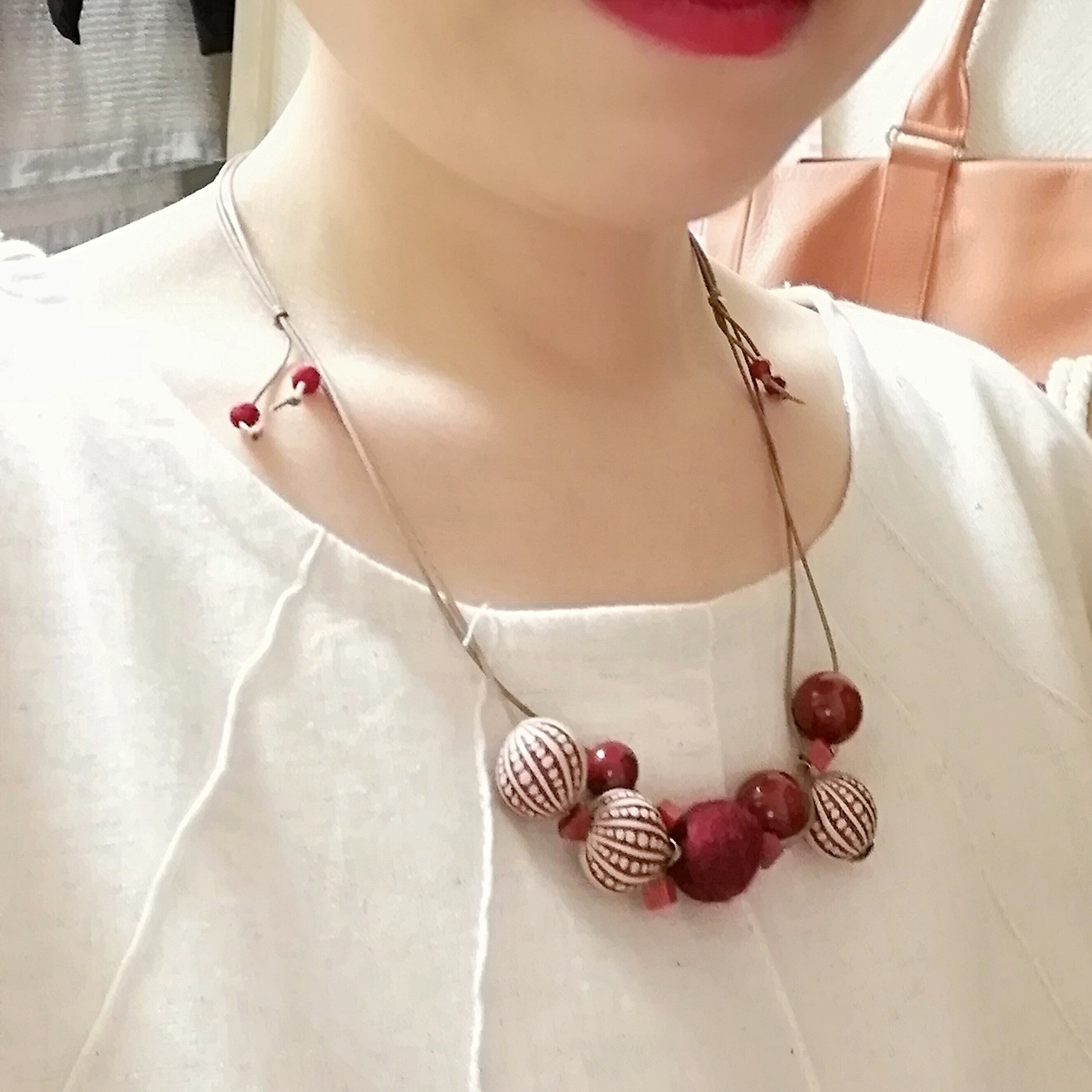 明るさとパワーをくれる、西ドイツヴィンテージビーズの赤いネックレス