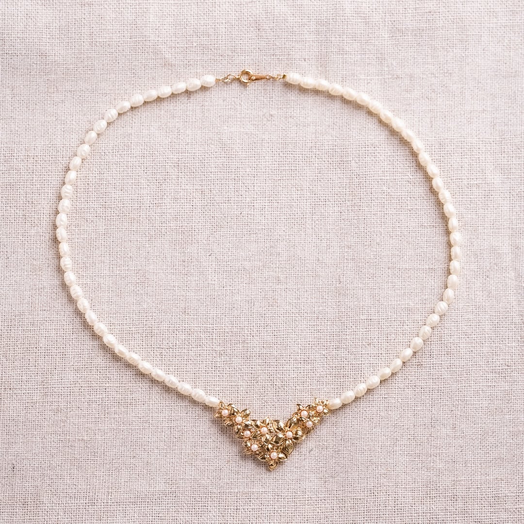 Valentine's Day Marche: Avon floral motif freshwater pearl necklace