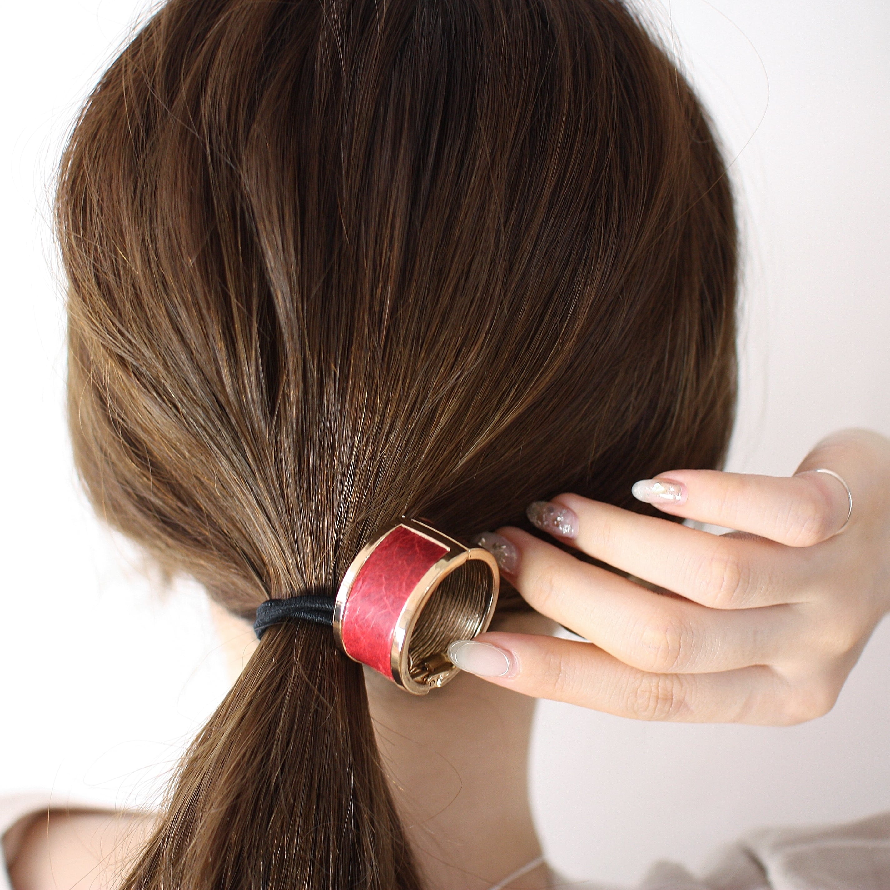 大人の簡単まとめ髪！上品で、可愛いヘアアクセサリー！レザー