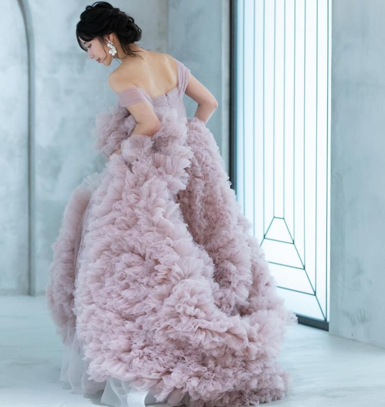 オーキッド カラードレス 華やかなトレーン オフショルダー 花嫁  