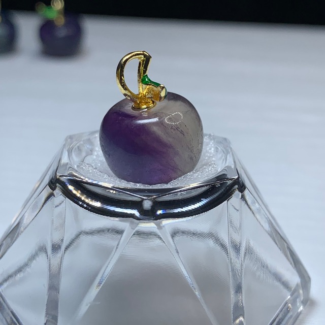 3.フローライトりんご・ペンダントトップ