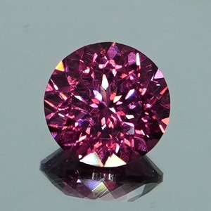 【Bright Brilliant Cut™️ “129 Facets”】芳醇なる紫、静寂に酔う 0.79ct 天然ロードライトガーネット