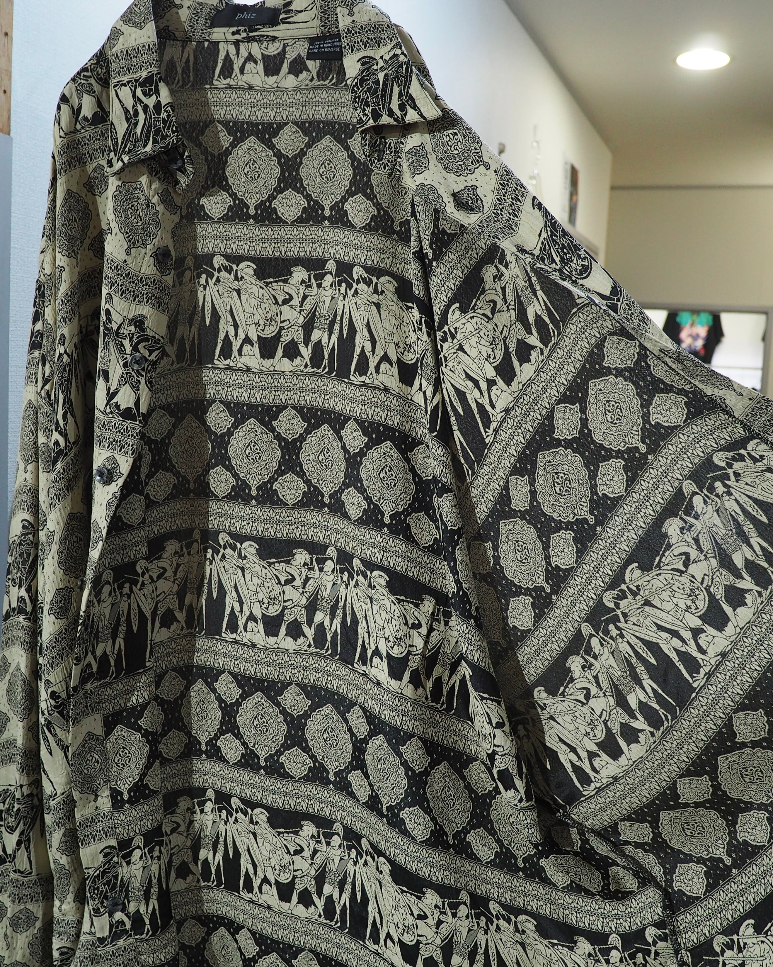 1990s " GOOUCH- Phiz " Soldier × Geometric pattern Embossed vintage Drape loose shirt