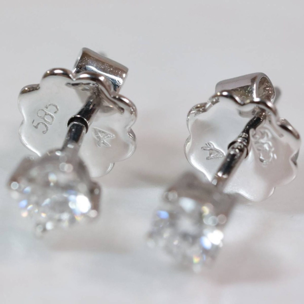 585 K14 WG ダイヤモンド 0.15ct ×2 ピアス 