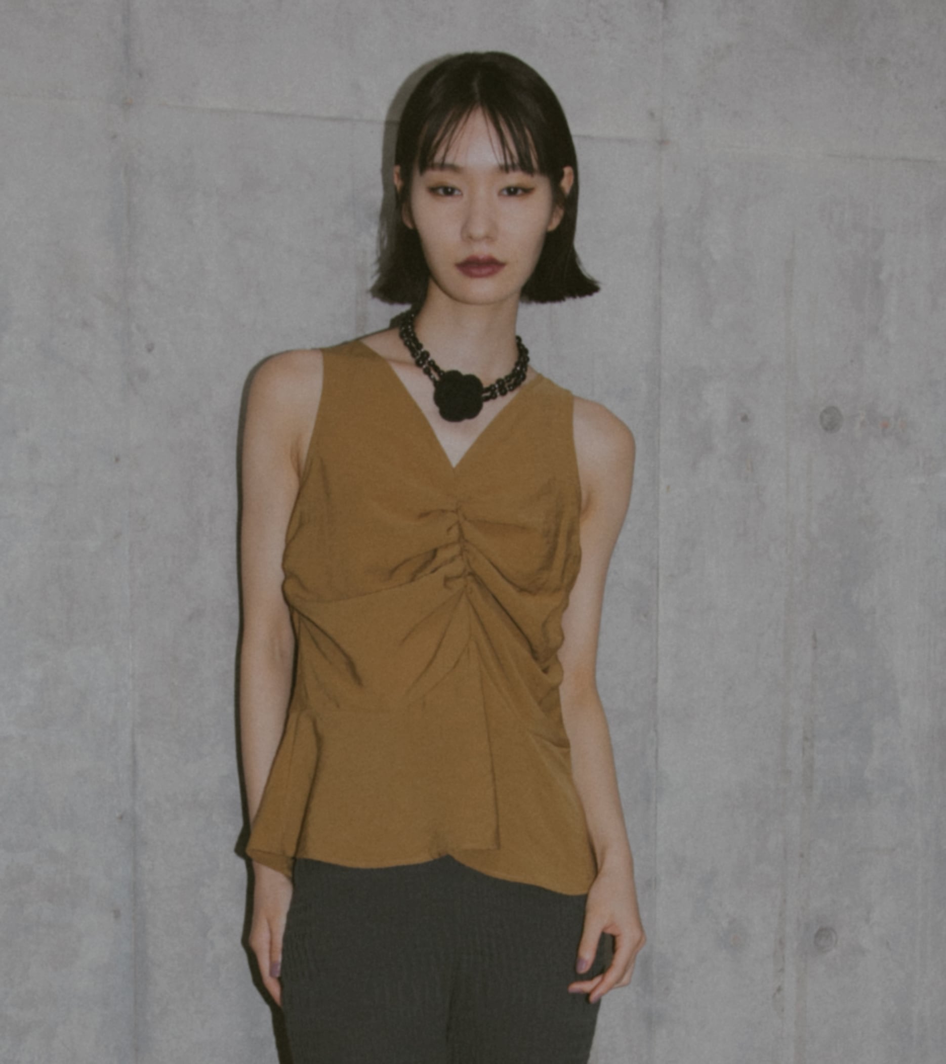 Front gather peplum hem top・C/♯moca