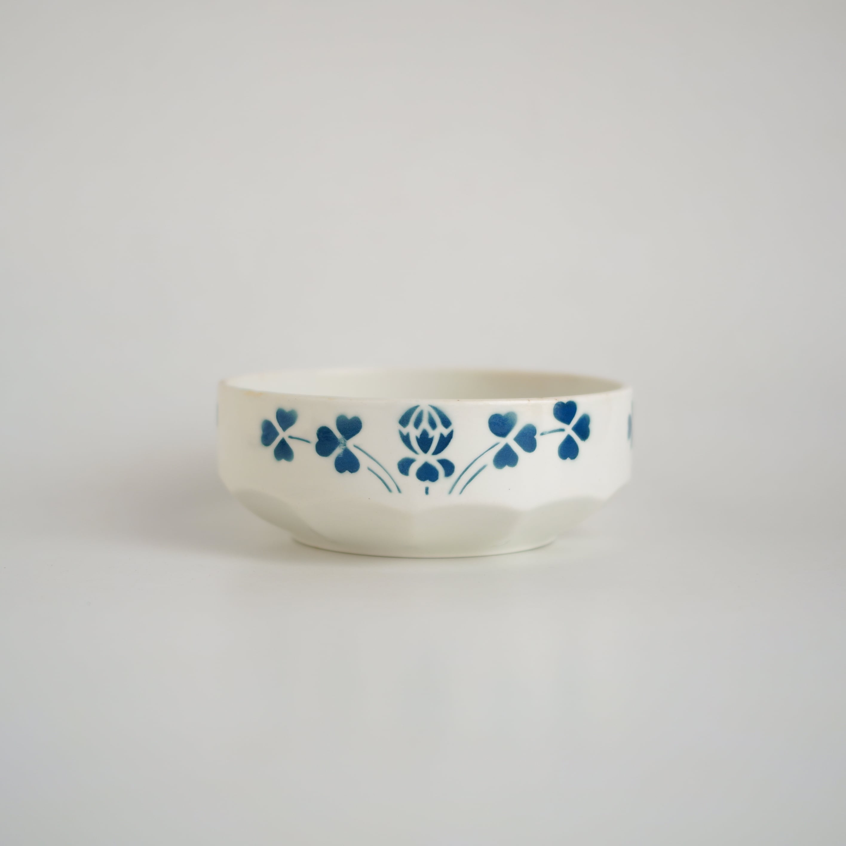 ARABIA　アピラ　クローバー柄 陶器ボウル ARABIA / APILA Bowl / 1928-1932 | troldhaugen antiques ｜ 北欧
