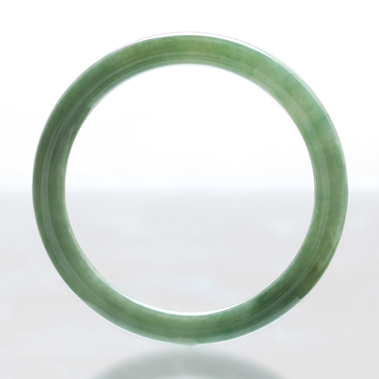【内径 約55mm 】透明感抜群！翡翠の色味を楽しめる！バングル A貨翡翠 jd_bg1224