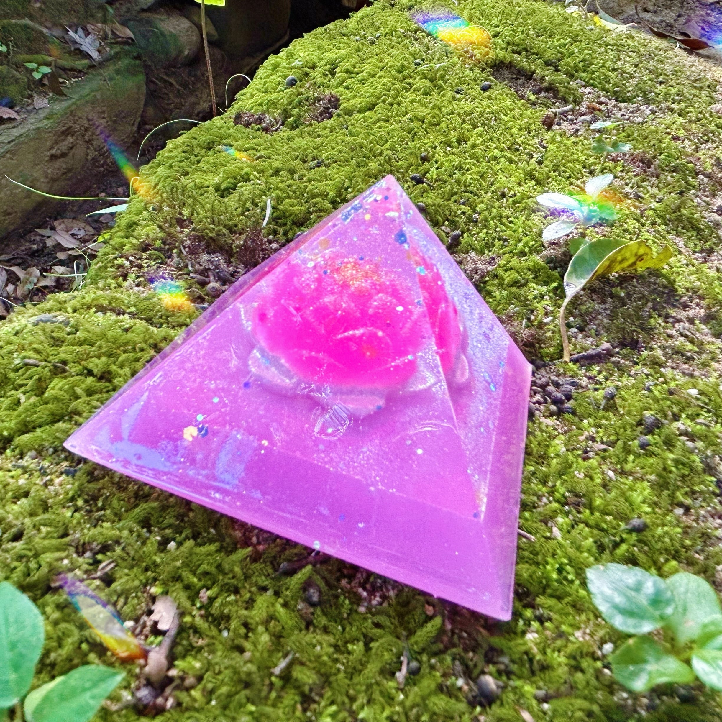 観音様♡きらめく蓮のピラミッドオルゴナイト