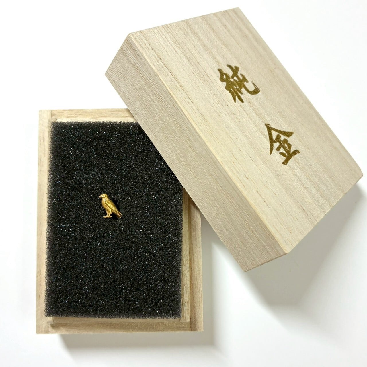 純金の鷹 ペンダントトップ 約1グラム JUNGOLD 指先サイズの芸術品