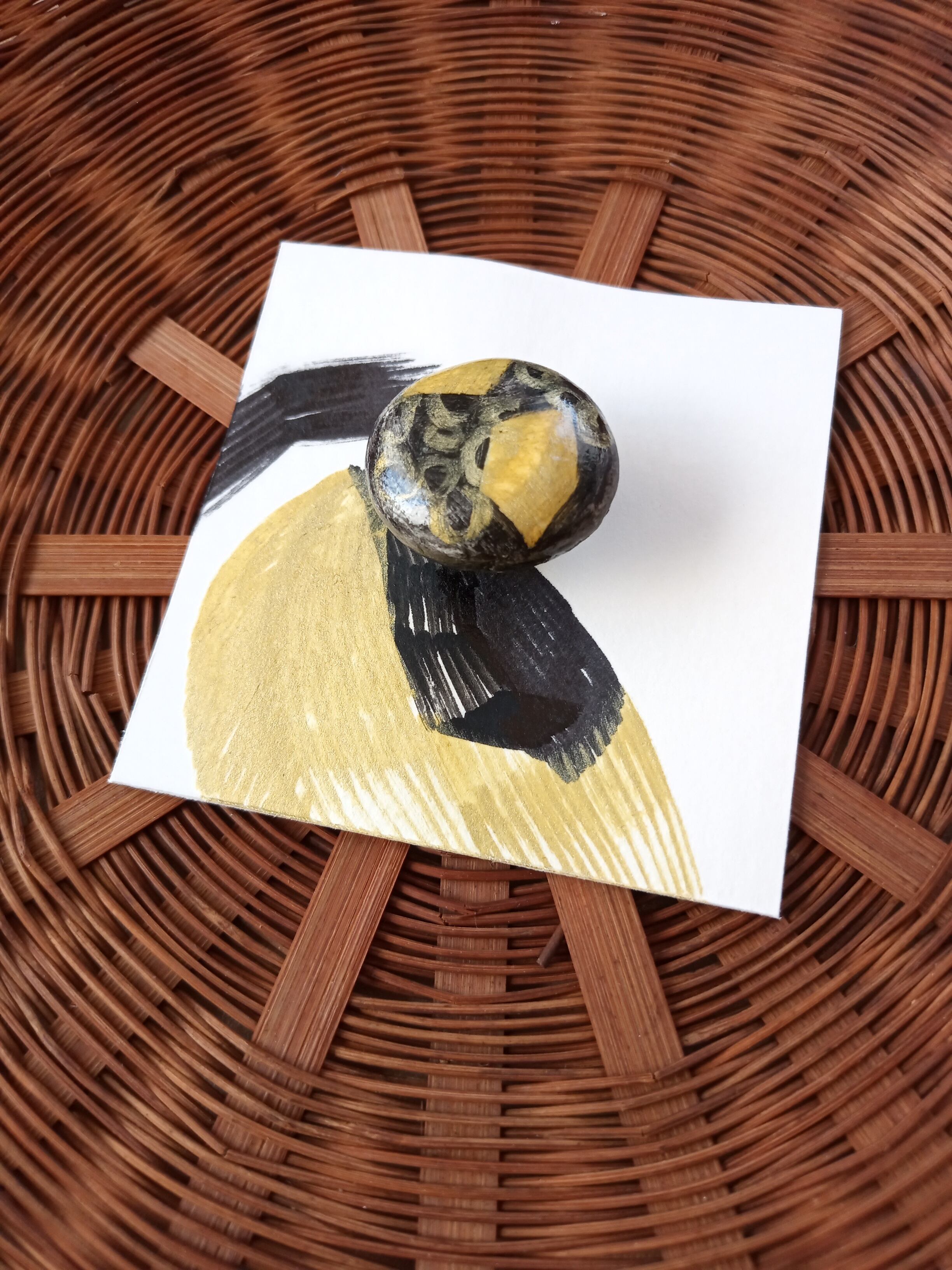 ブローチ　モヨウ　手描き　一点もの　石粉粘土