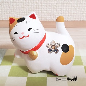 素焼き陶器のラインストーン付き　猫人形(金・三毛・黒)
