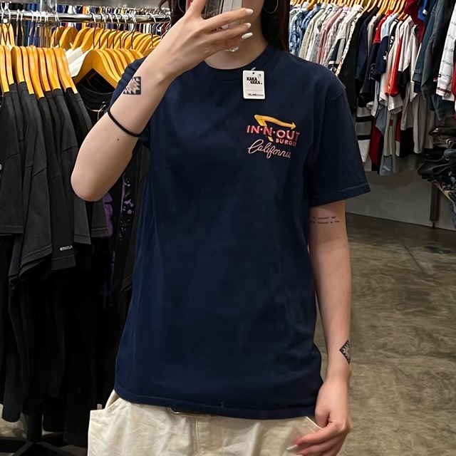 【IN-N-OUT BURGER】Tシャツ