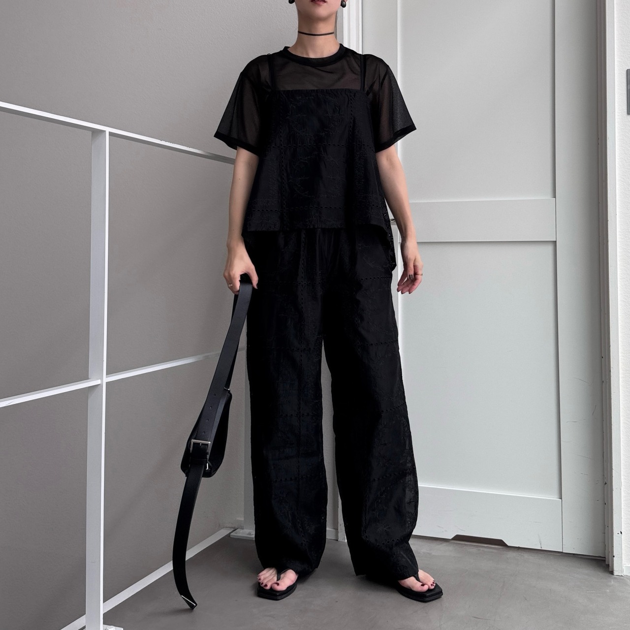リーフ柄刺繍ランダムcamisole/ブラック