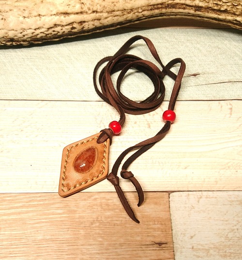 安藤様の専用ページです。サンストーンのネックレス