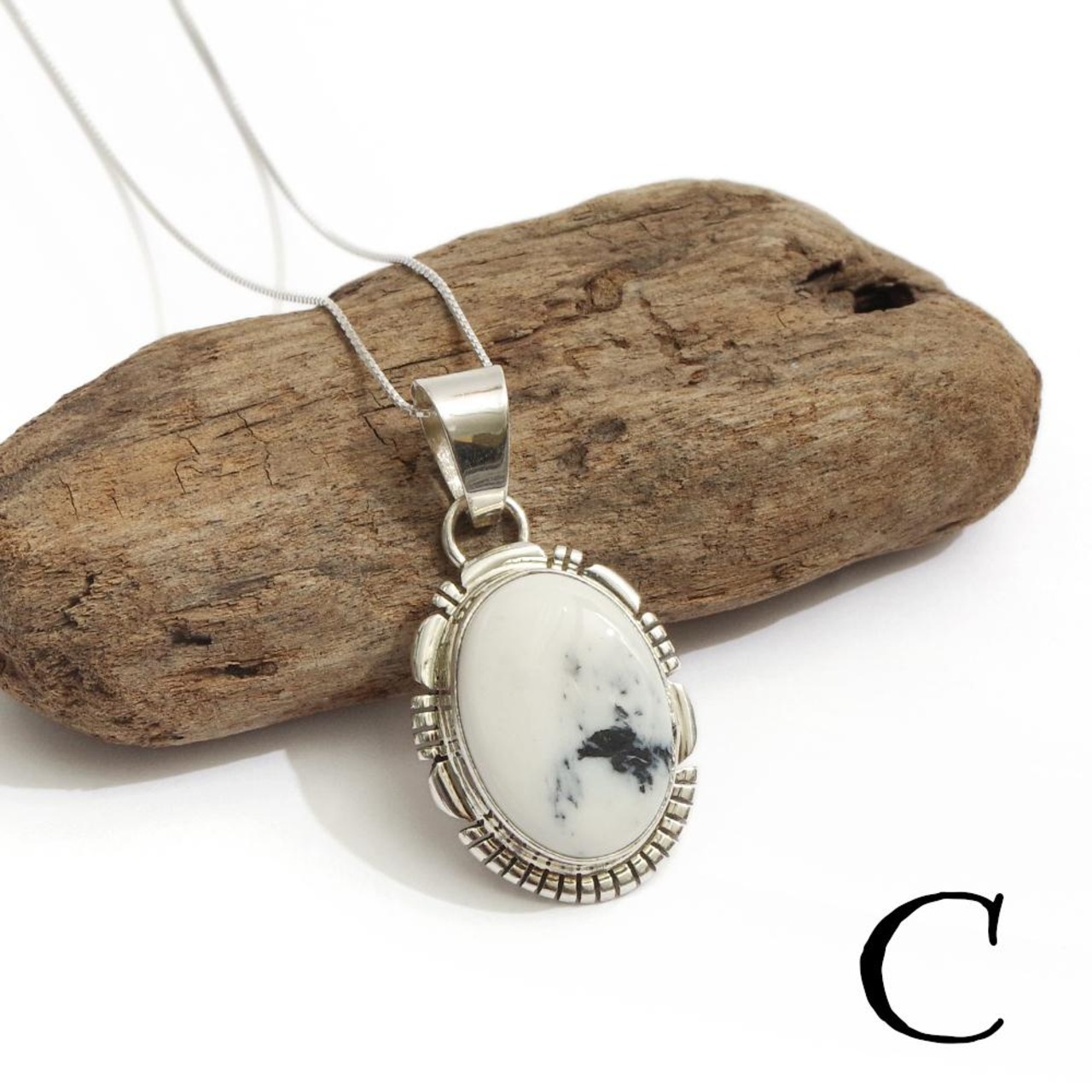 【INDIAN JEWELRY インディアンジュエリー】Navajo WHITE BUFFALO pendant Nila Johnson ナバホ ホワイトバッファローペンダント ニラ・ジョンソン作