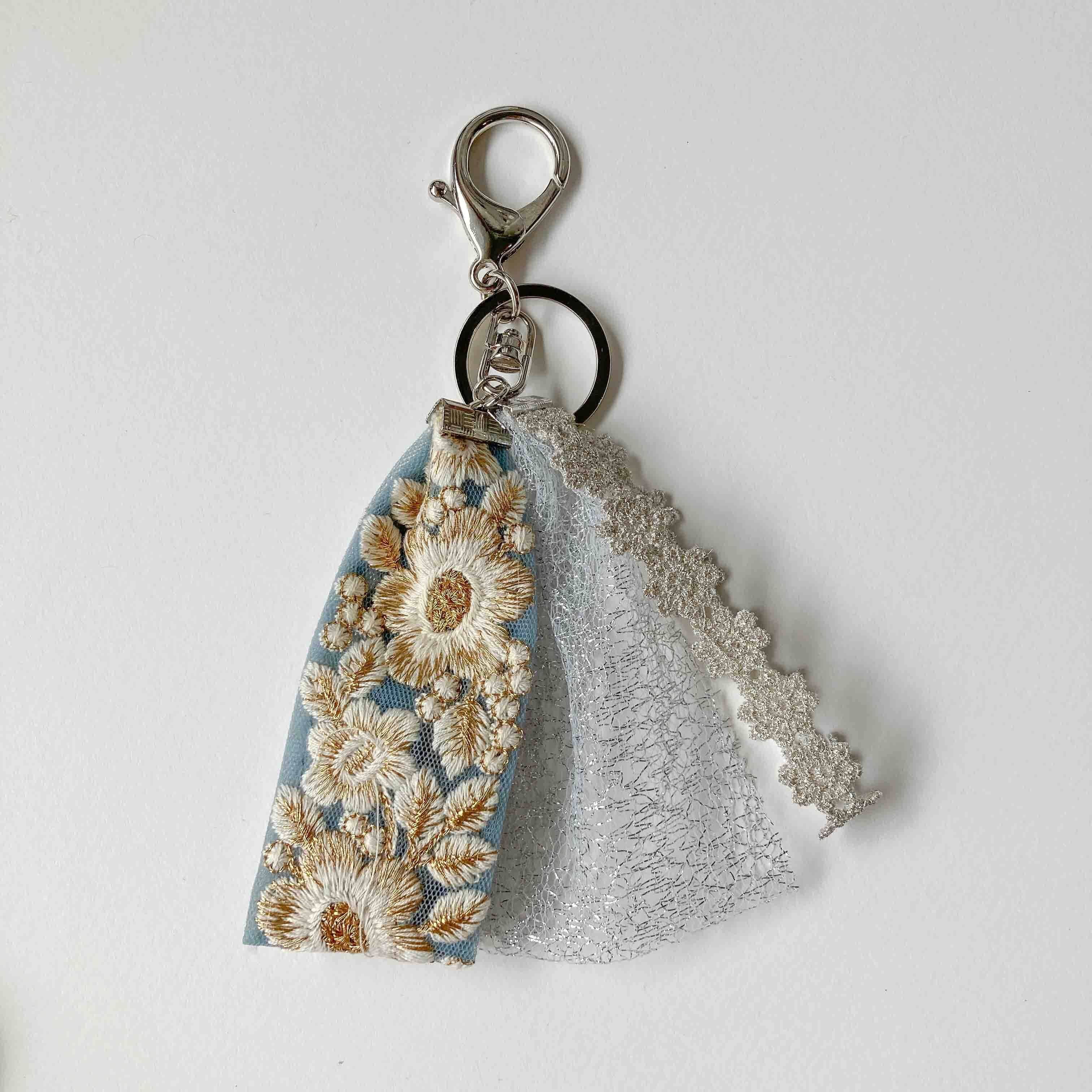 刺繍リボンとラメリボンのバッグチャーム | Dua-アクセサリーパーツ