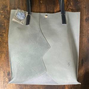 グローブレザー トートバック（縦型） グレー 【国産牛革】