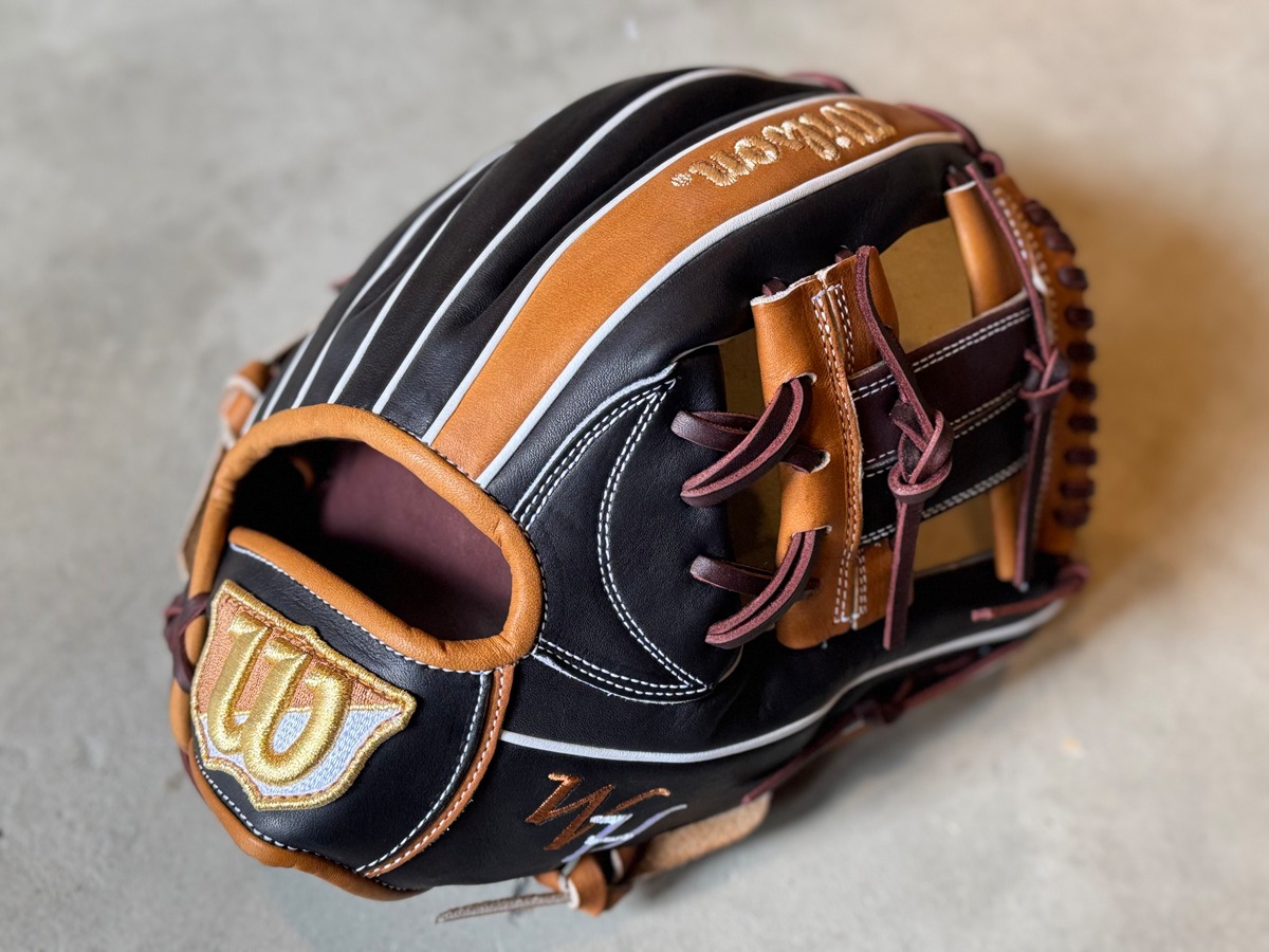 2025年限定モデル The Wannabe Hero 87型【Wilson】軟式用グラブ 
