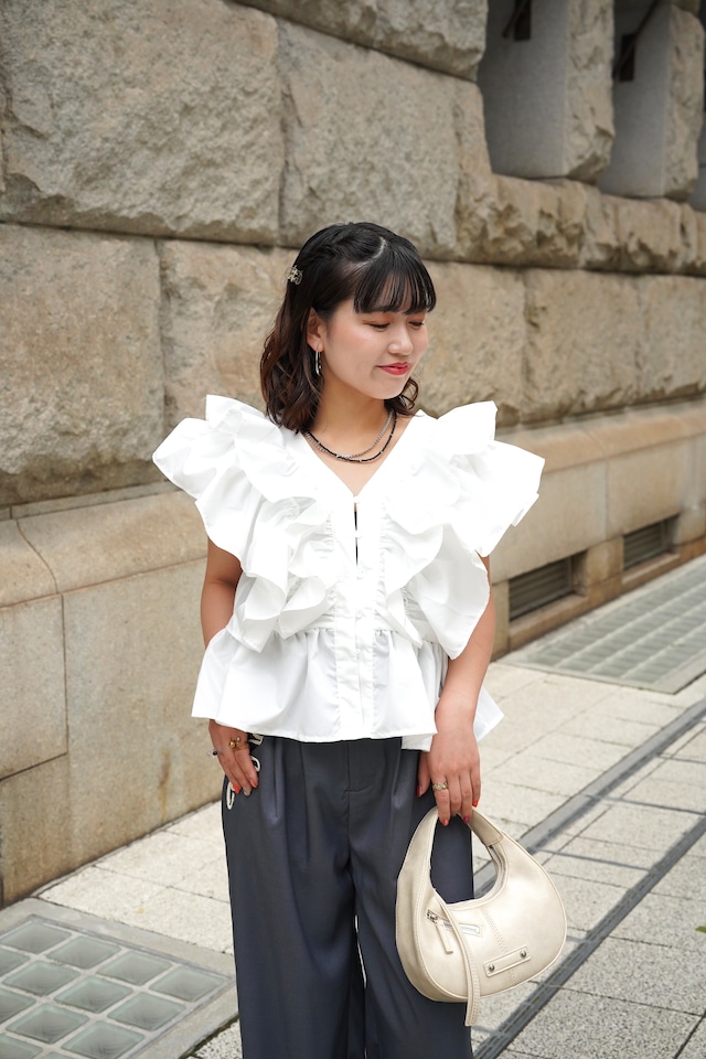 FRIFRI V NECK SLEEVELESS BLOUSE