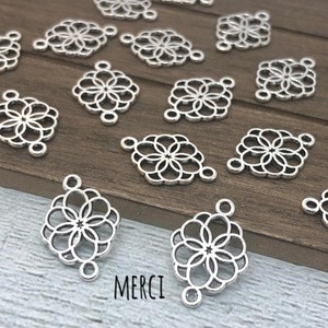 【2個】透かしフラワー両カンチャーム/花