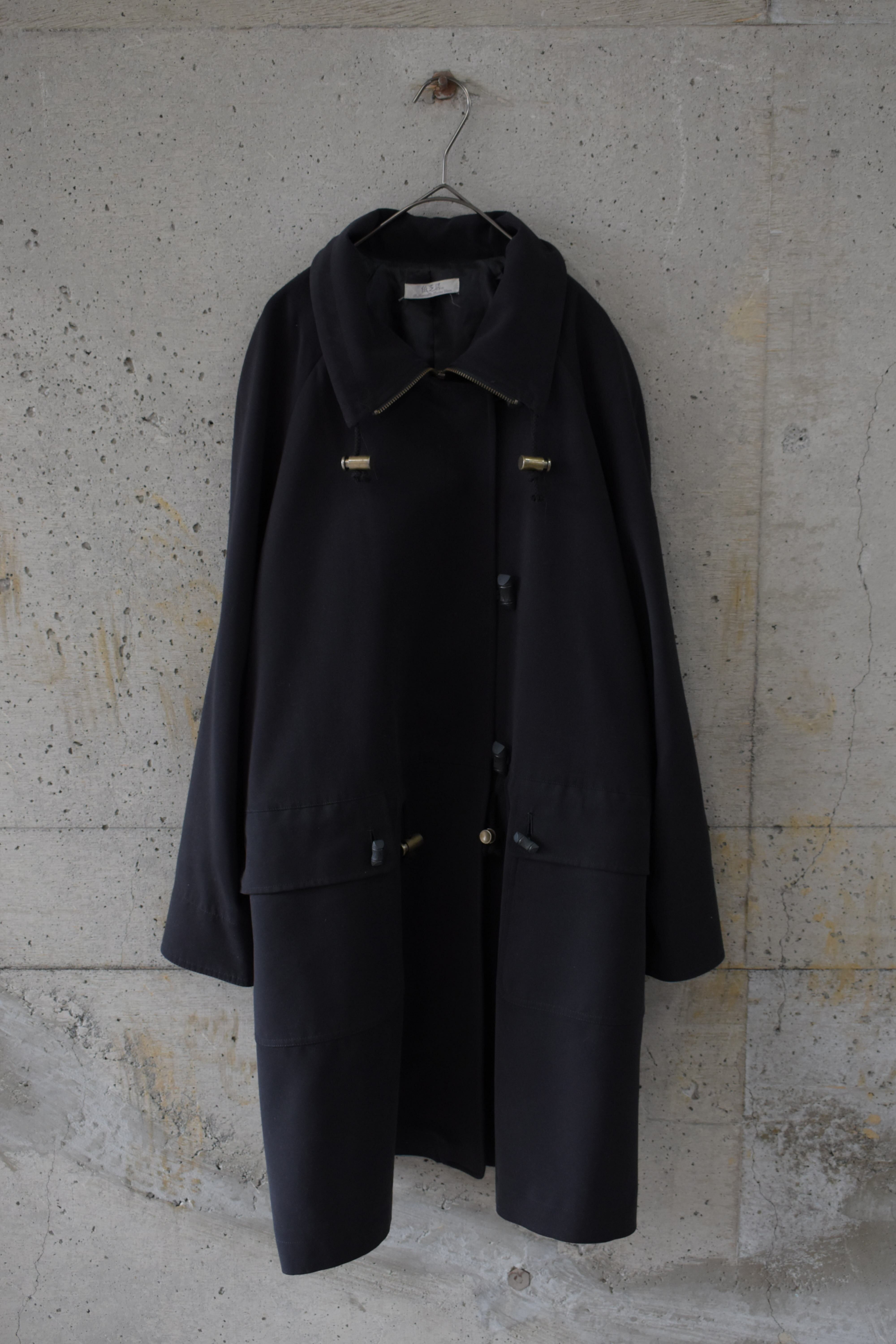 Toggle button stand-collar coat