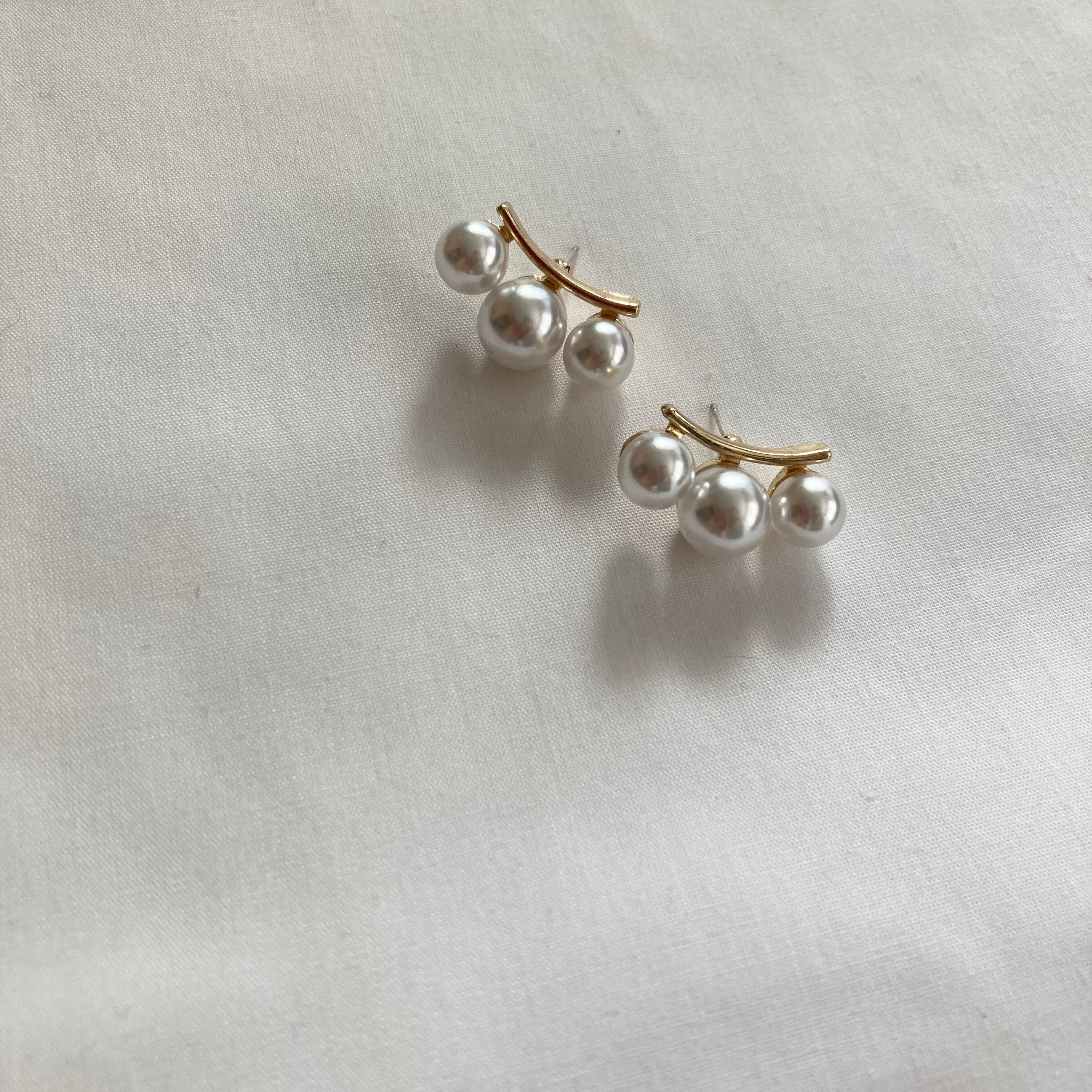 3連パールピアス