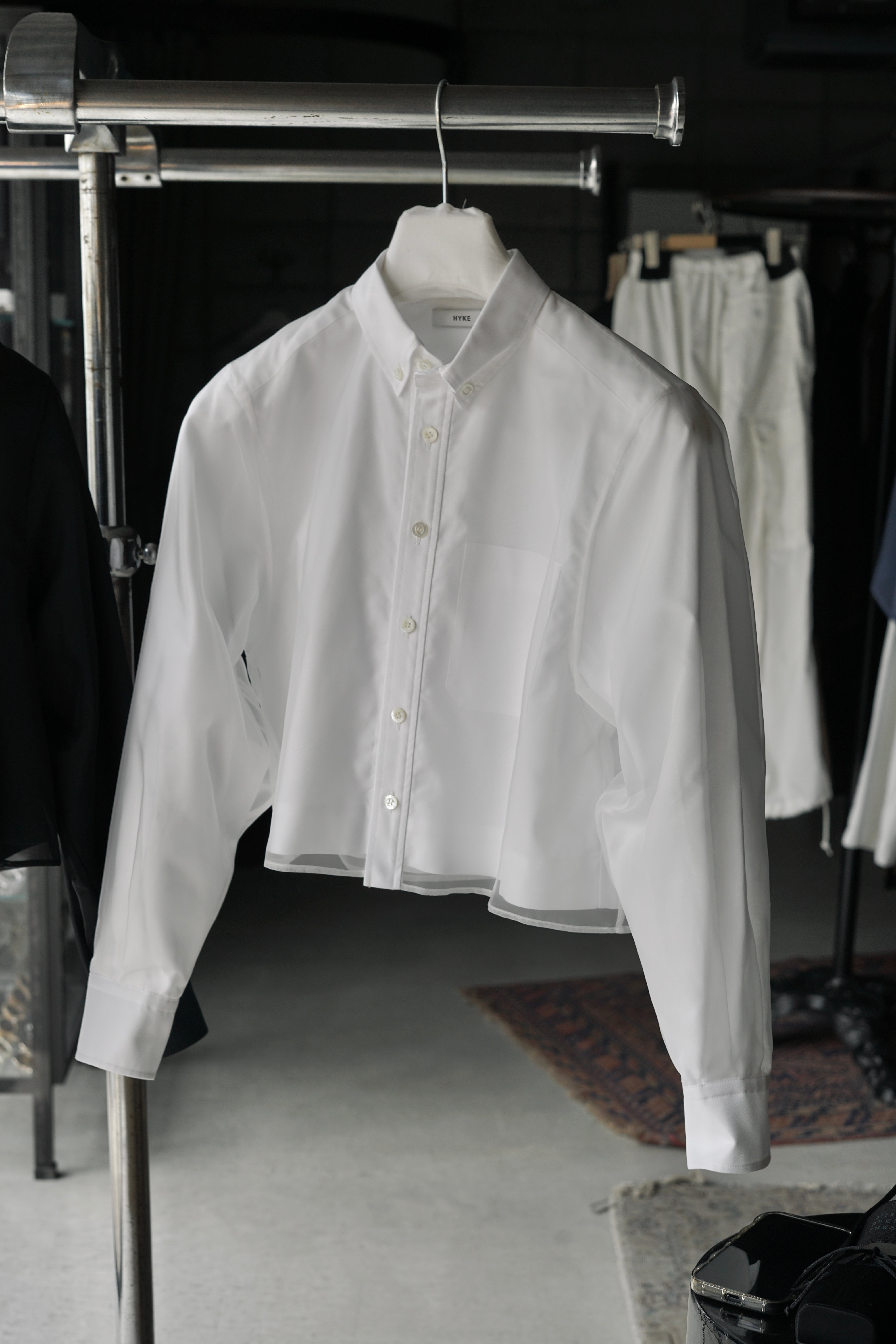 HYKE / LAYERED OXFORD SHEER SHIRT (BLACK / WHITE / BLUE) | JUQUI