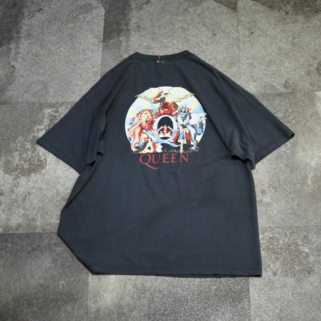 QUEEN fade band tee