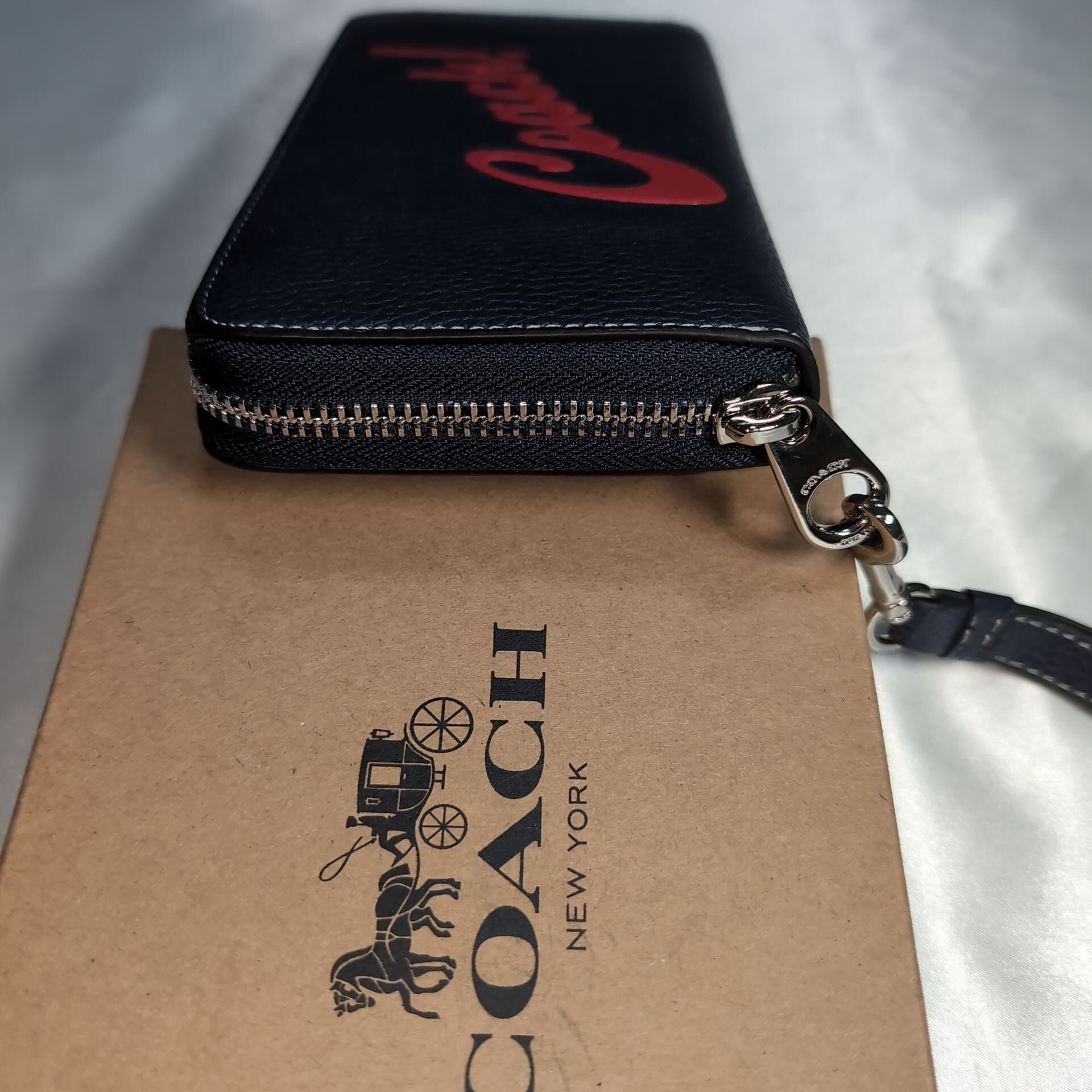 COACHコーチ ラウンドファスナー長財布 グラフィック デニム