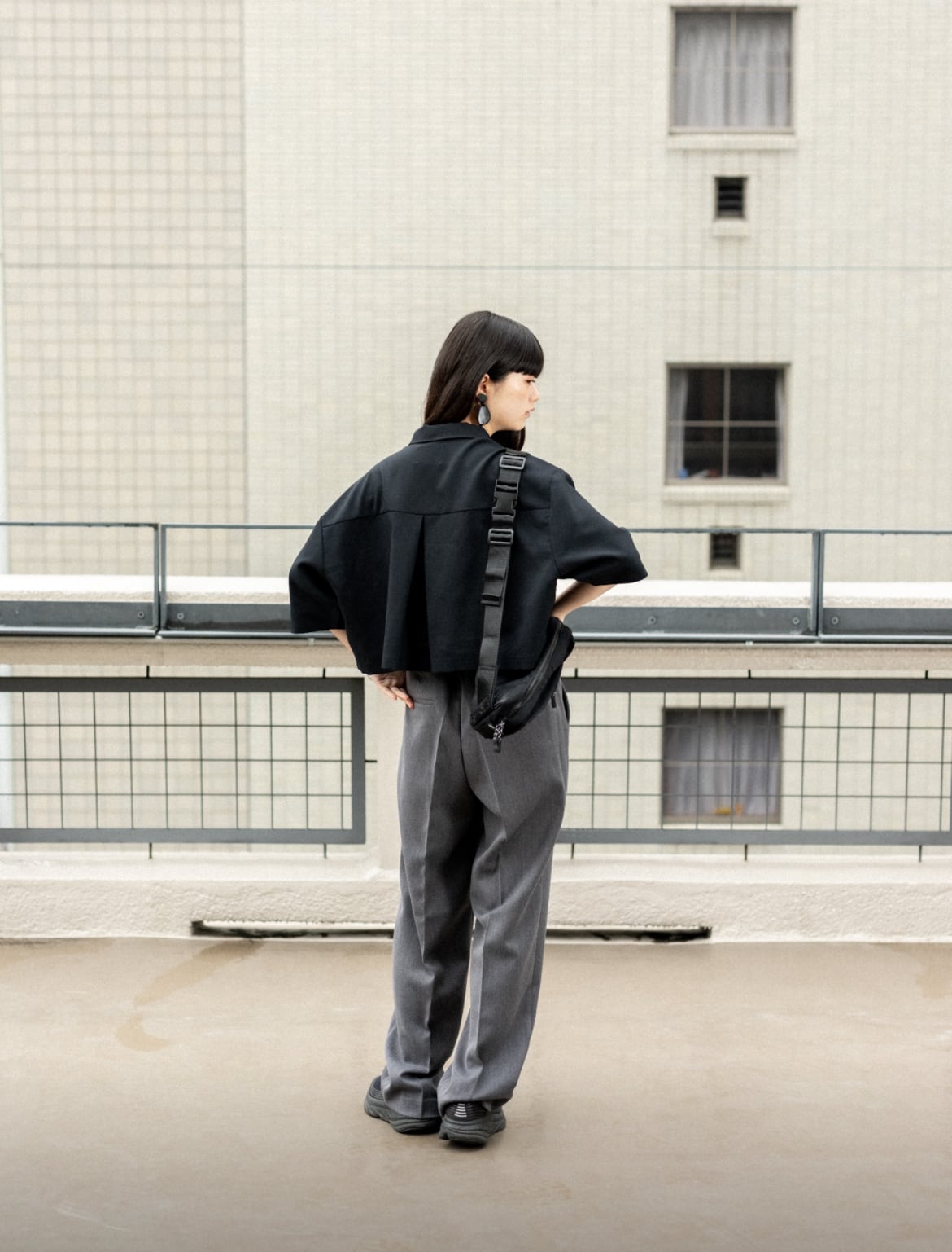 【AgAwd】クロップド刺繍シャツ（2401-771183）