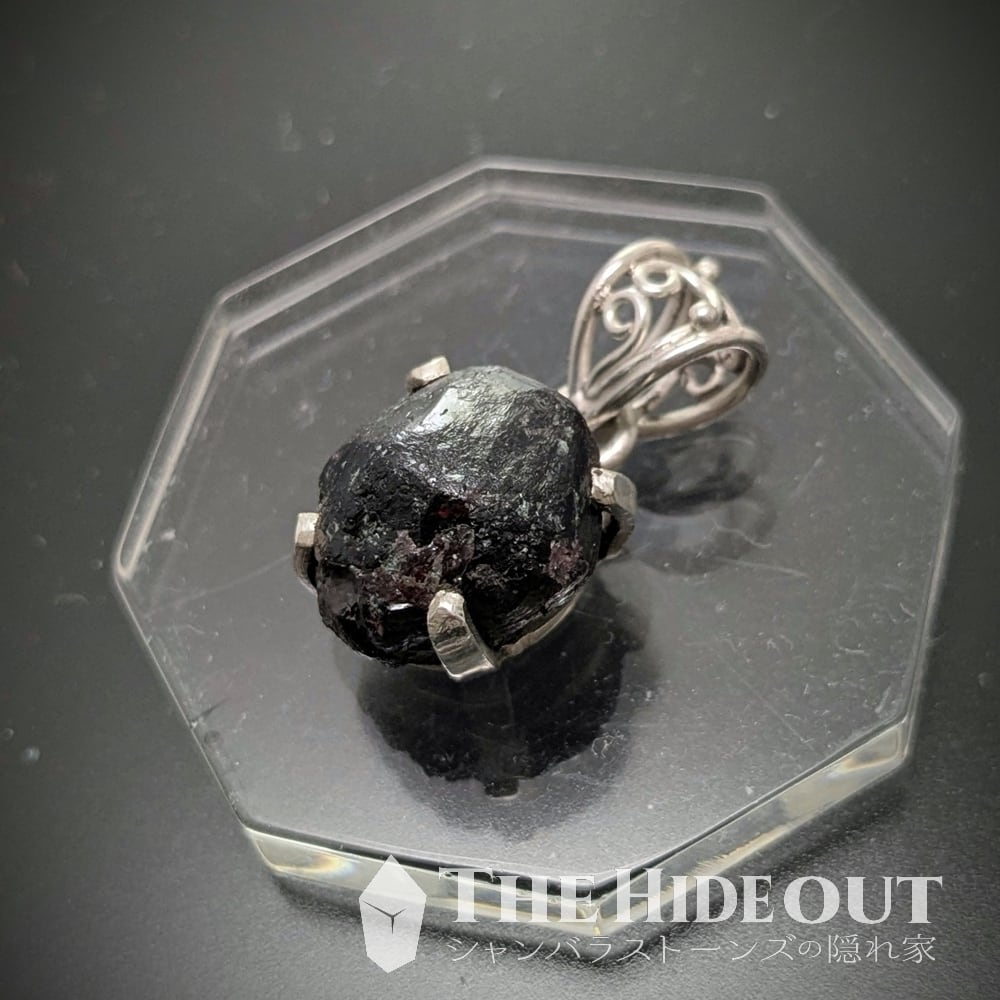 ヒマラヤ産鉱物アクセサリー017 ヒマラヤ産アルマンディンガーネット原石ペンダント 透けっぷり超ド級