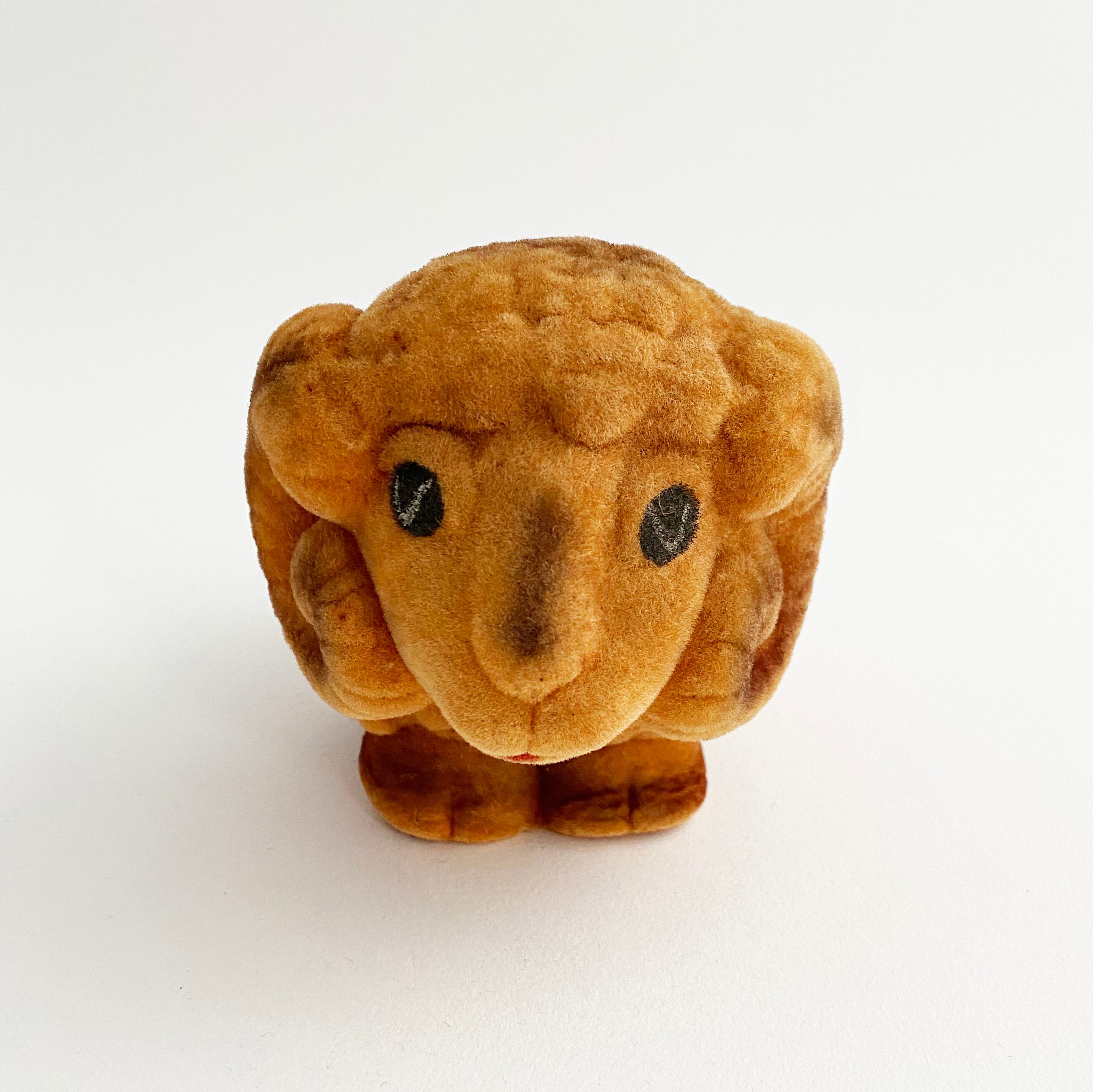 スポンジ人形(角のある羊)