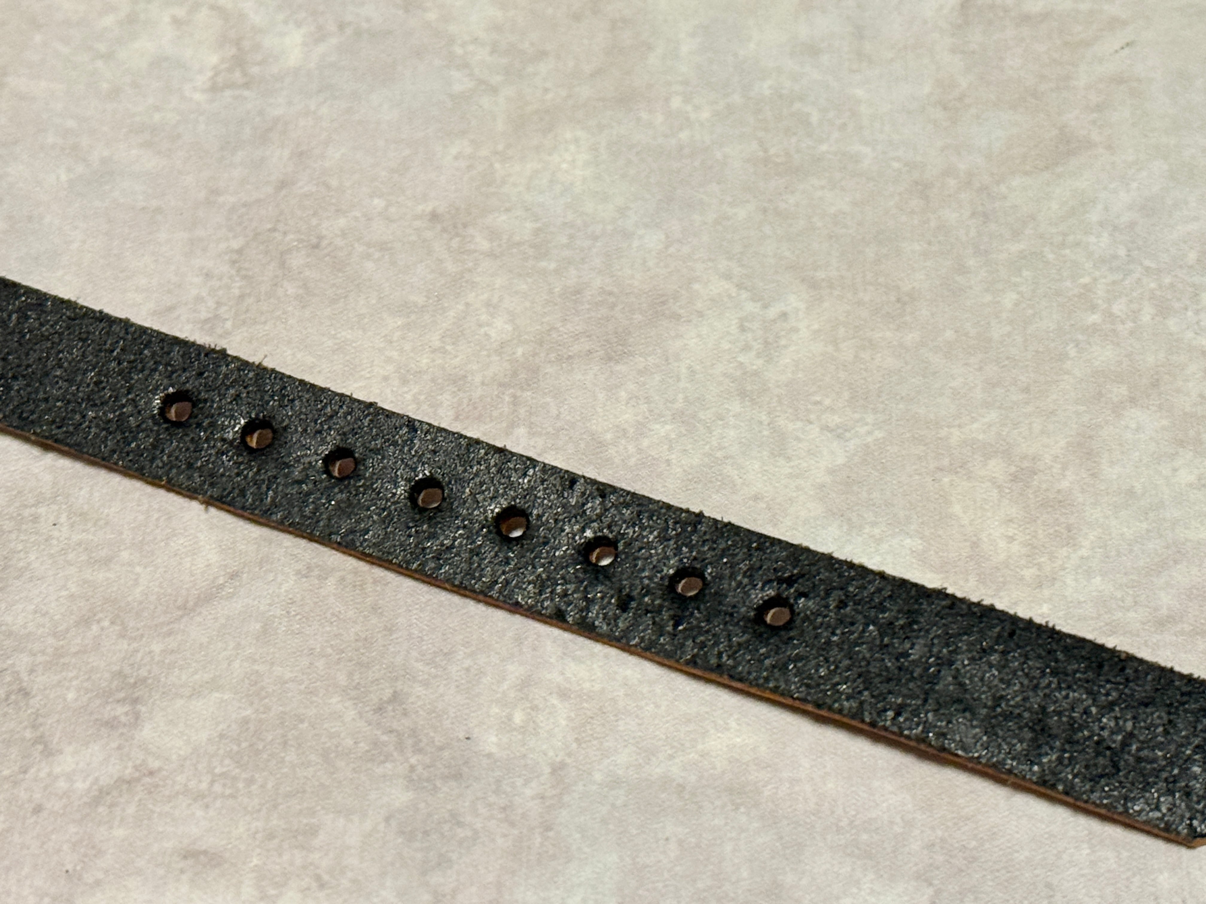 WWIIドイツ軍 飯盒用ストラップ末期タイプ（56cm・8穴・1ループ