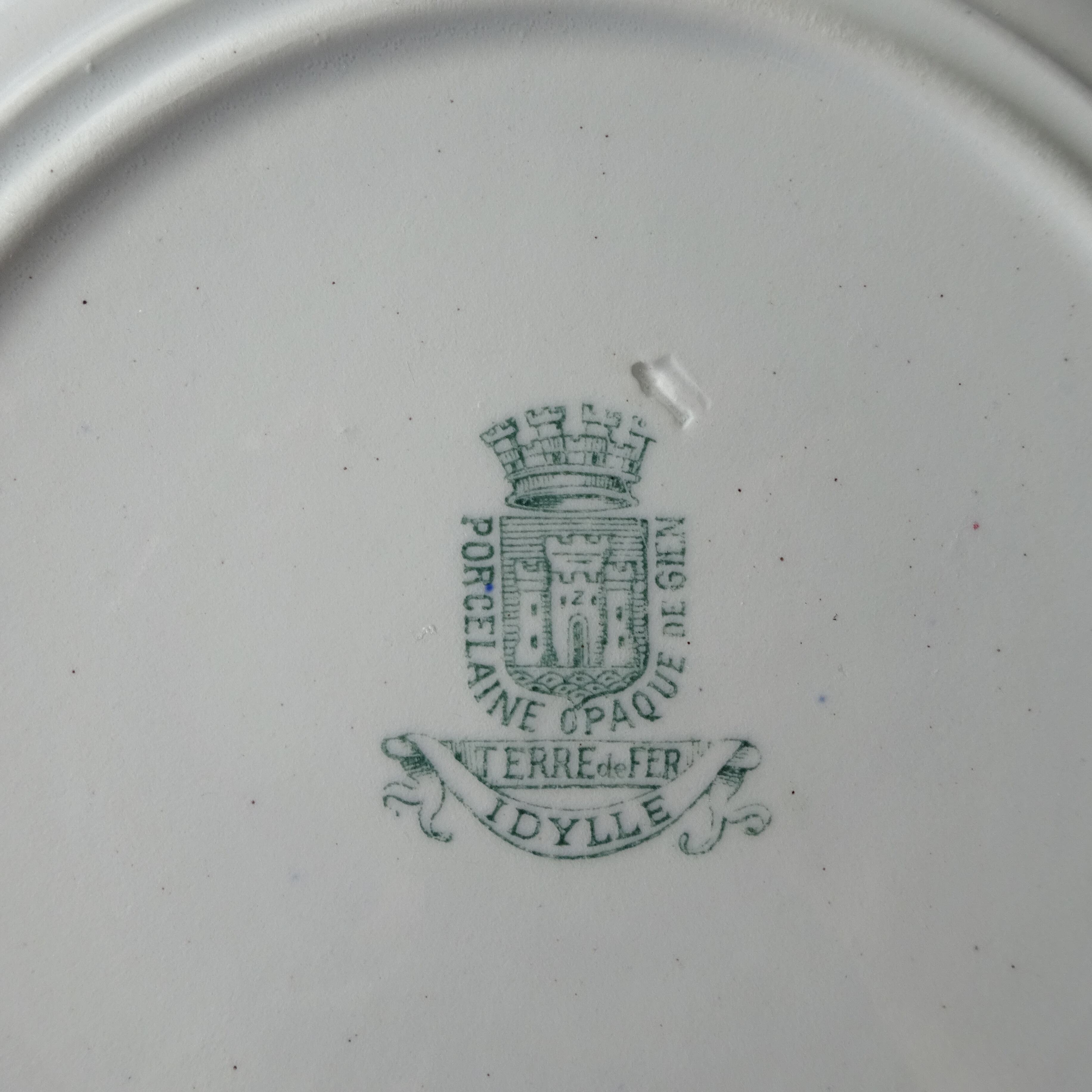 ☆TERRE de FER PORCELAINE OPAQUE DE GIEN modèle 《IDYLLE》 assiette demi creuse (B)