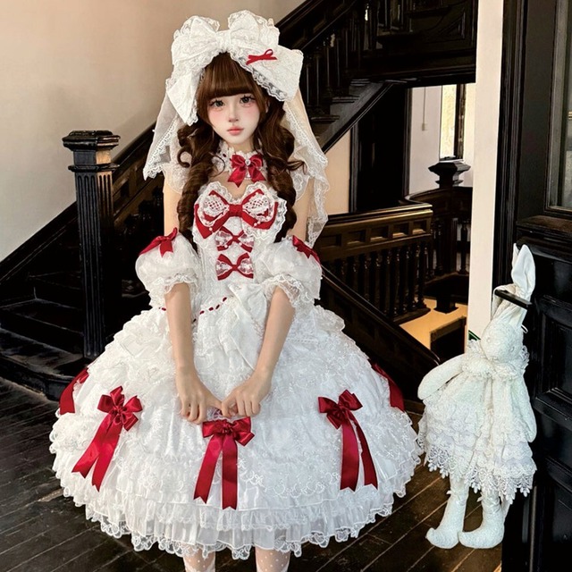 花咲く袖元を彩る レースフリルの甘ロリスリーブカバー