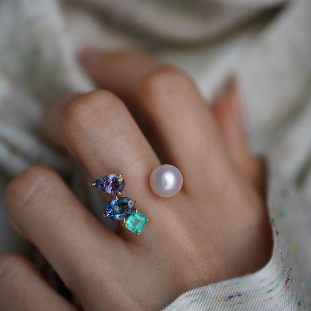 <NEW> Eccentric Pearl Ring