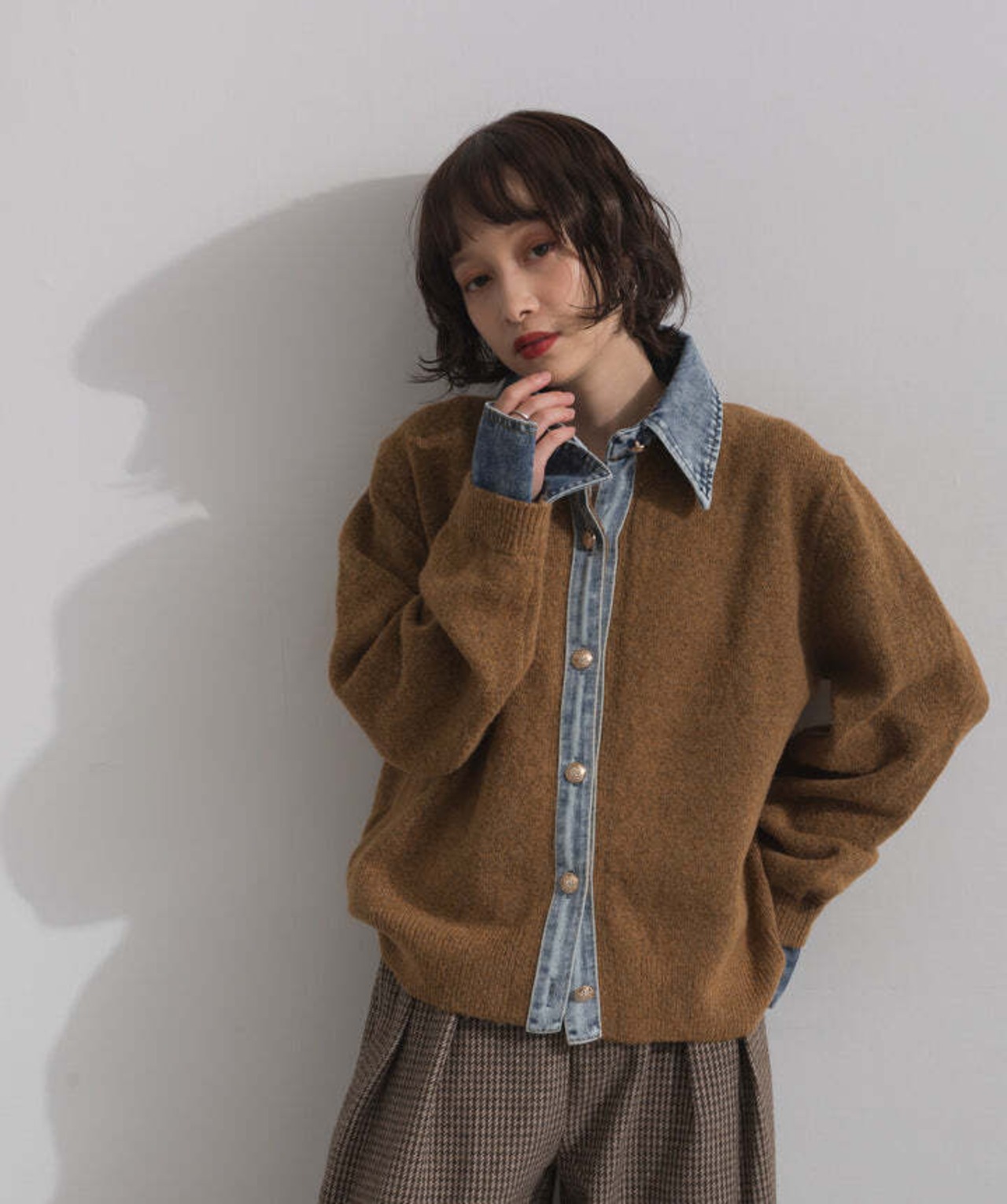 HD2510001 デニム襟レイヤード風ニットトップス camel