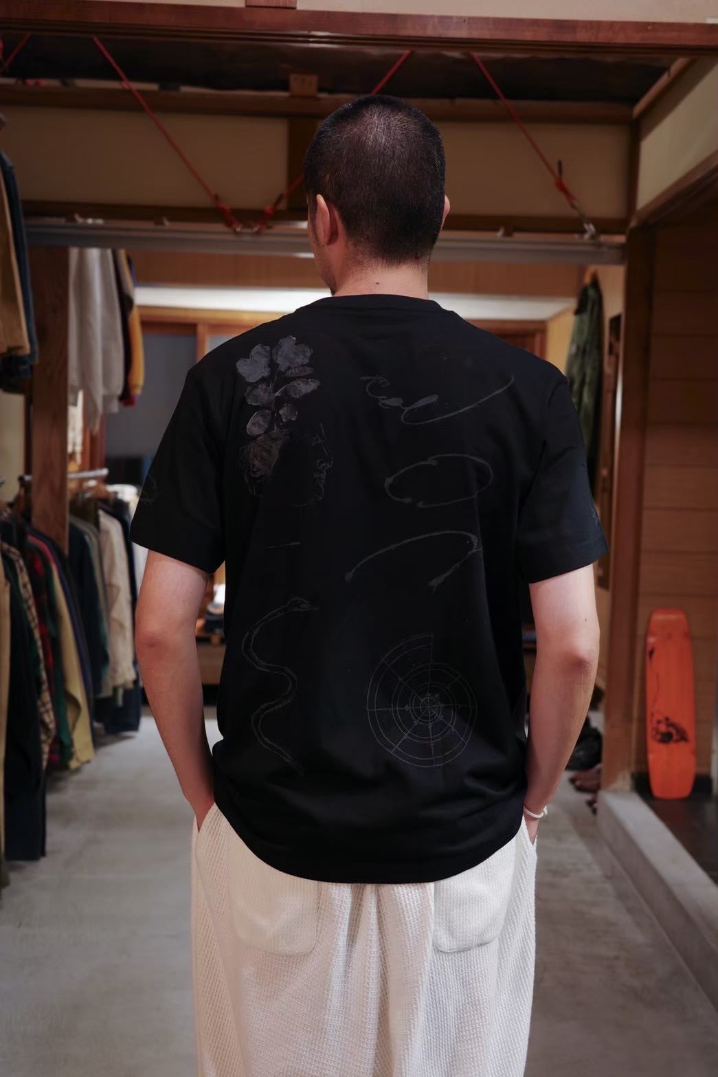 即納】physis block-printed Tshirt / Black | physis (ピュシス)