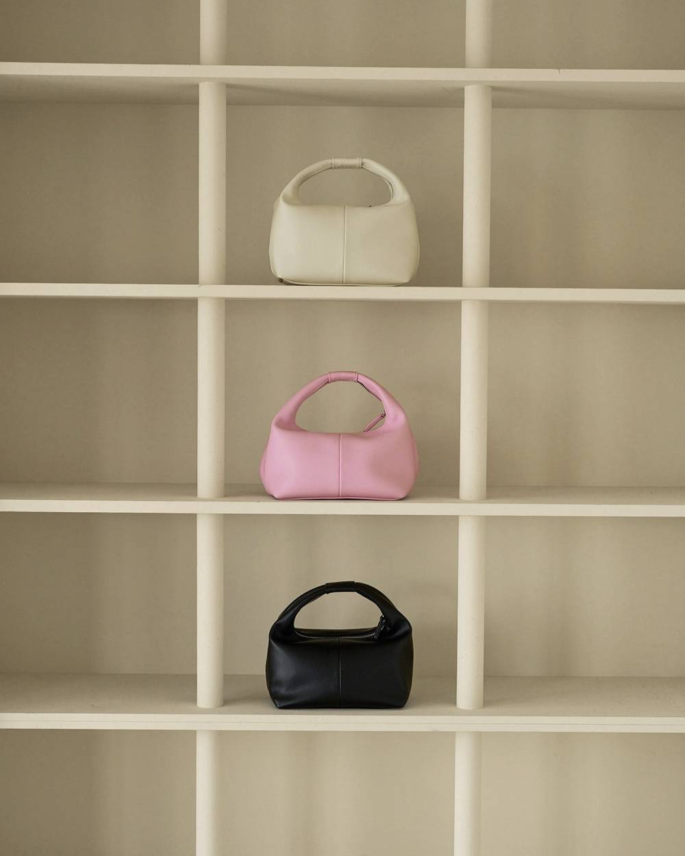 anuke(アンヌーク) Onehandle Leather Bag | サウスオレンジ｜メンズ