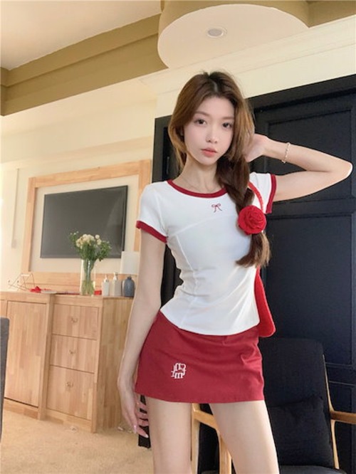 2024 春夏 甘い トップス Tシャツ ラウンドネック丈 休日 フレンチ プリント 韓国 ファッション系 タイト スリムフィット丈短め半袖ミックスレディースサイドへそ出しバイ休日おしゃれT