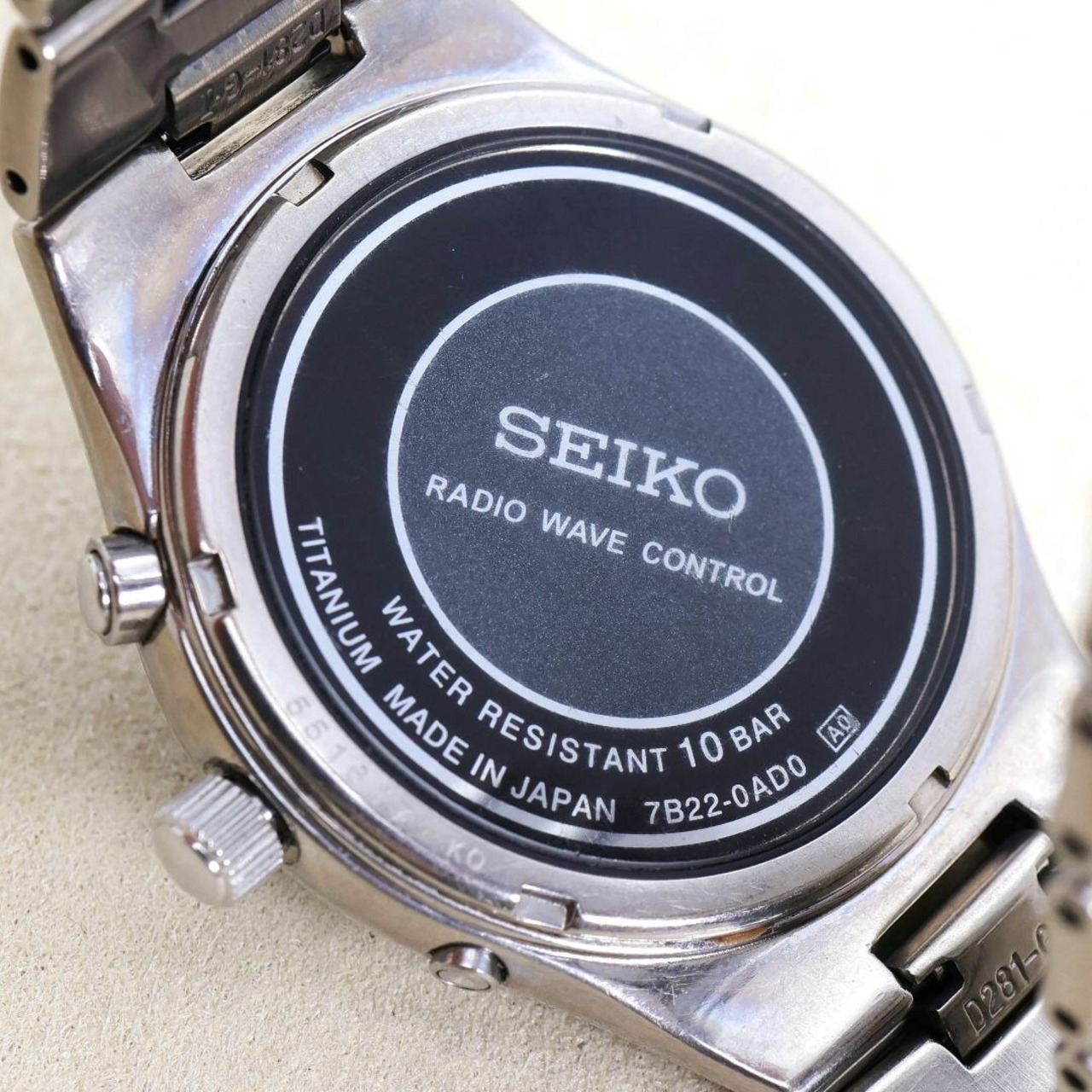 稼働 SEIKO 腕時計 電波ソーラー デイト チタン メンズ 黒文字盤 r
