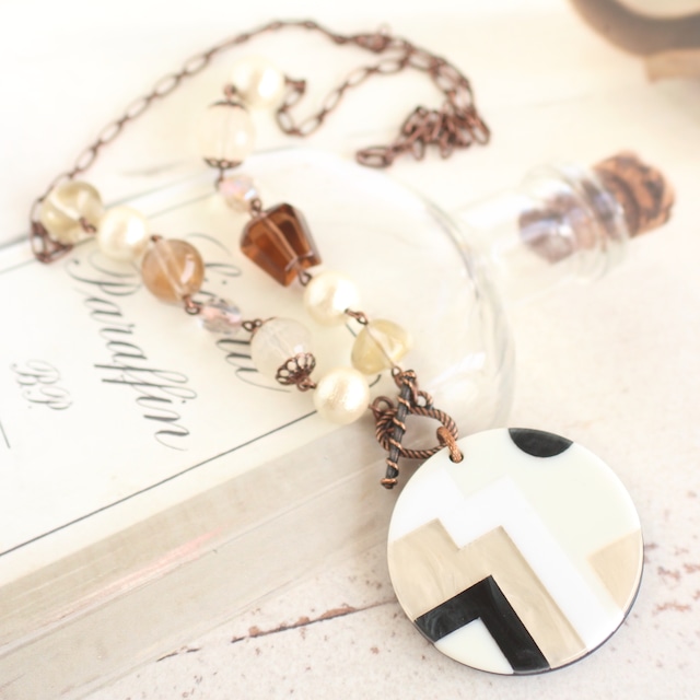 geometric brown necklace