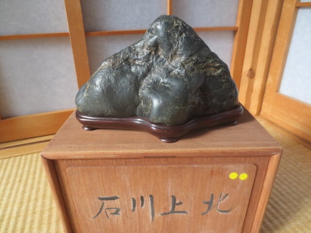 瀬田川 虎石 水石 13センチ ウブ石 | suiseki